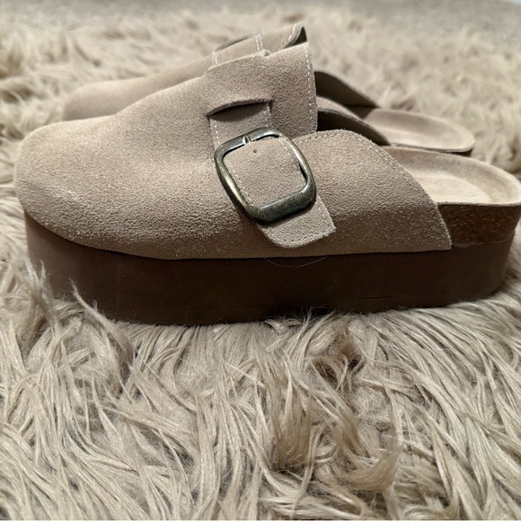 Women’s - Picture 3 of 4